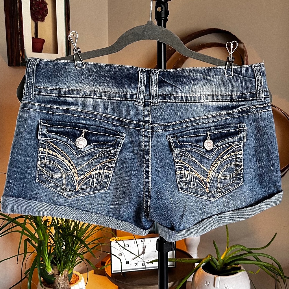 Wallflower Jean Shorts - Picture 2 of 4